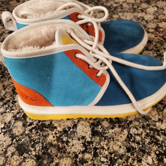 Ugg Neumel sherpa lined bootie EUC - Picture 2 of 5